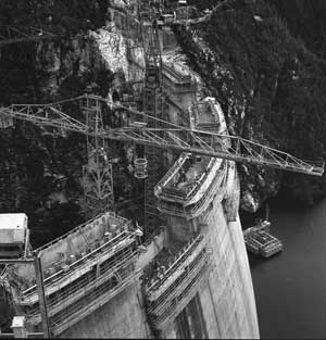 Gordon Dam construction